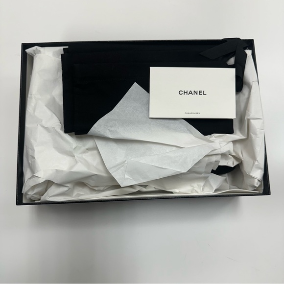 CHANEL Goatskin Grosgrain Cap Toe CC in Beige/Black - Picture 7 of 9